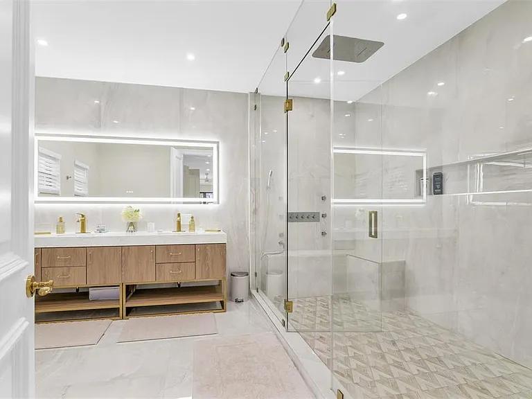 319 S Riverside Dr — Photo 39