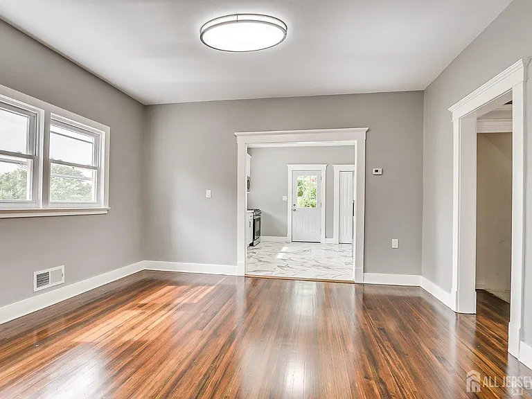 48 Johnson Pl — Photo 11