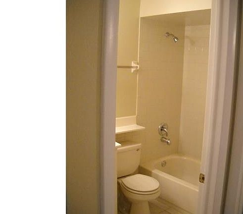 5th image of 1021 SE 8th Ter #B