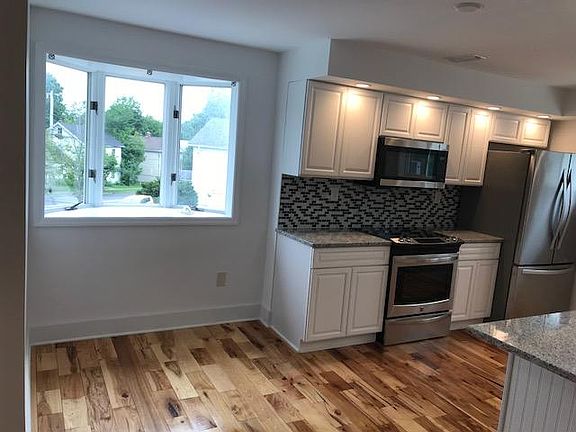 Kitchen, granite counters all new appliances