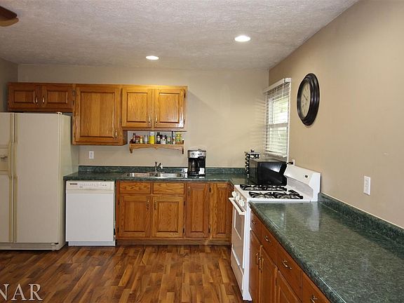 5th image of 804 Mayflower Ave