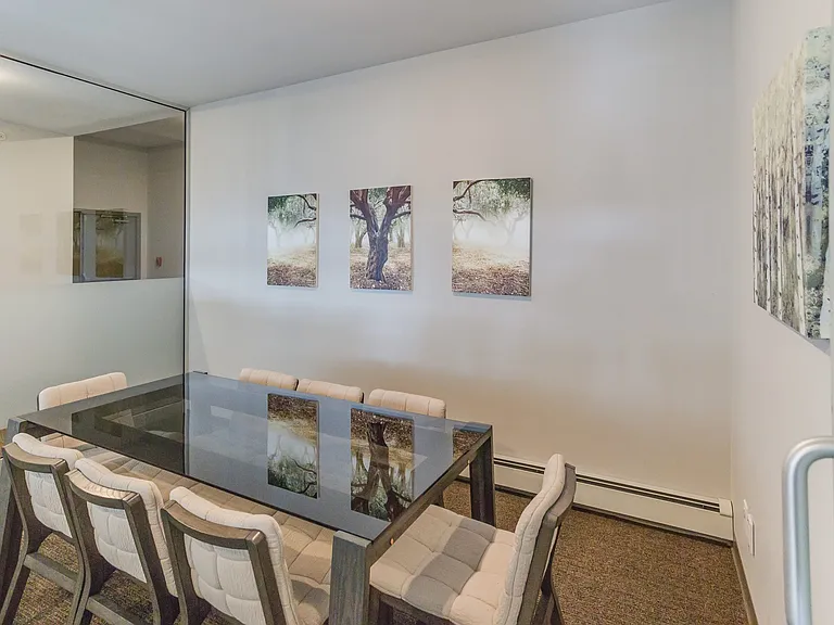 241 Willis Cres — Photo 11
