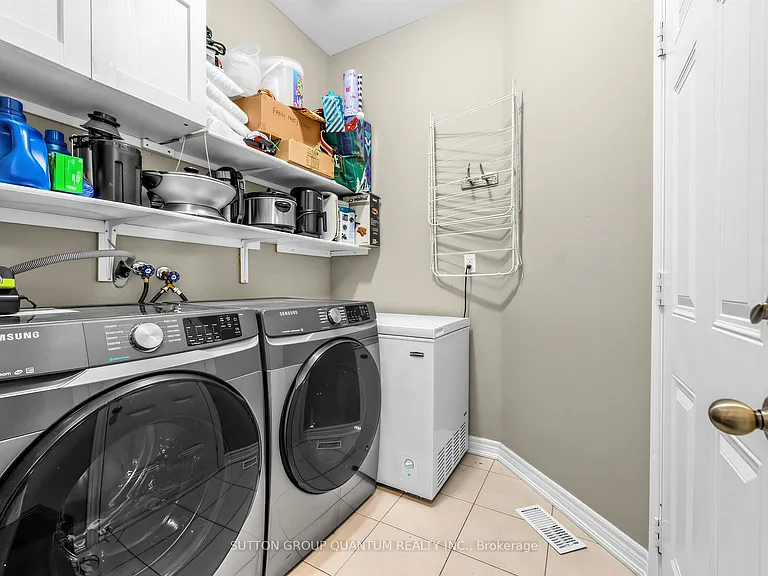 581 Grant Way #UPPER — Photo 16