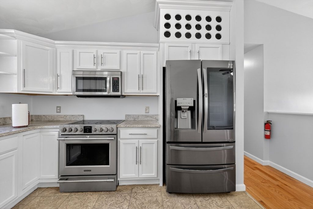3 Oak Leaf Cir, Worcester, MA - View 5