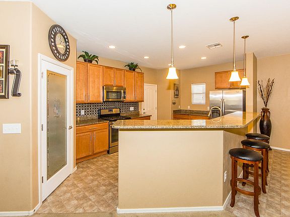 4th image of 433 W Sg Posey Pl W