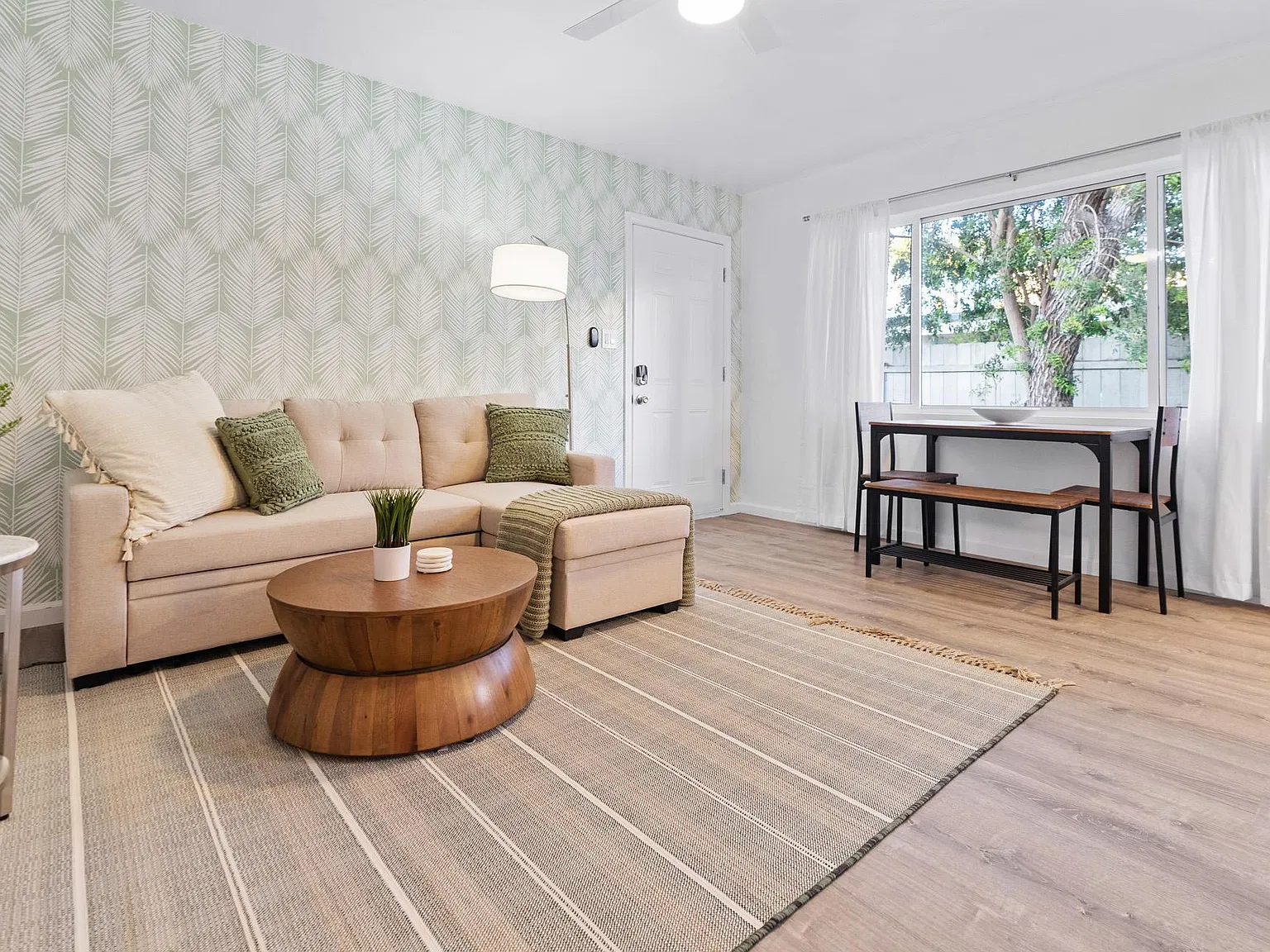 2 bed, 650 sqft, $4,700 — Photo 2