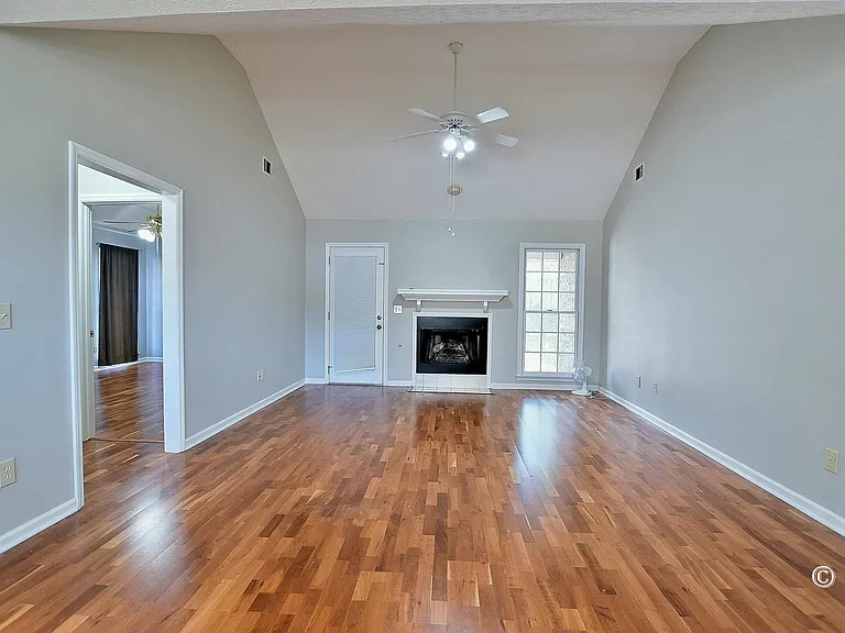 6384 Blanchard Ct — Photo 5