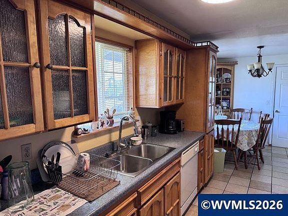 4th image of 1270 Pine Ct