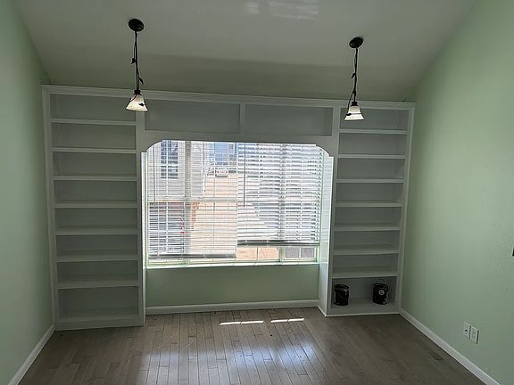 2nd image of 310 Settlers Park Dr