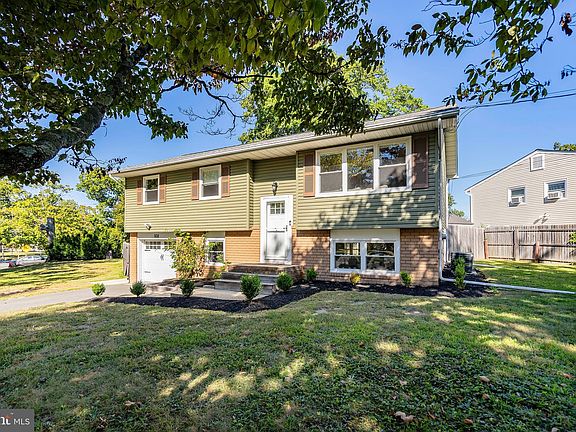 2nd image of 608 Texas Dr