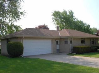 625 Willow Ln, South Milwaukee, WI 53172