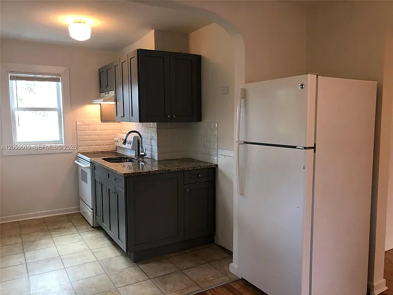 114 S M St #5 — Photo 10