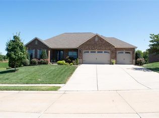 1500 Clover Rdg, Columbia, IL 62236