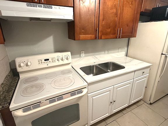 4th image of 2711 NW 13th Ct