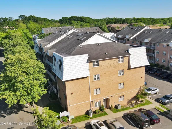 65 Elmwood Park Dr APT 1, Staten Island, NY 10314