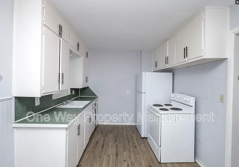 3 bed, 1.0 bath, 1086 sqft, $900 — Photo 2