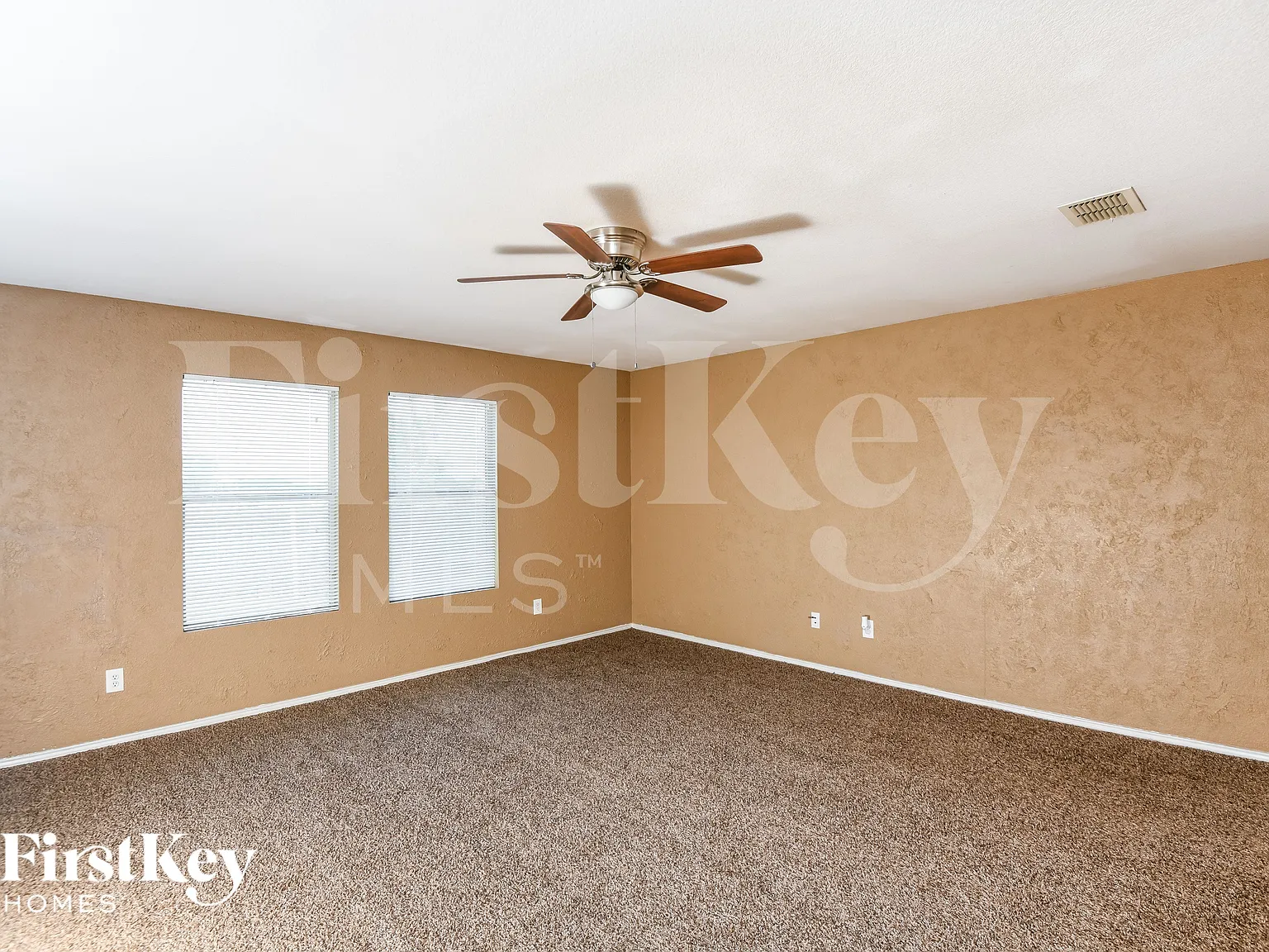 4 bed, 2.0 bath, 1964 sqft, $1,895 — Photo 3