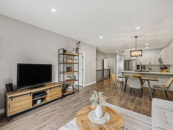 4th image of 306 Forestview Cres
