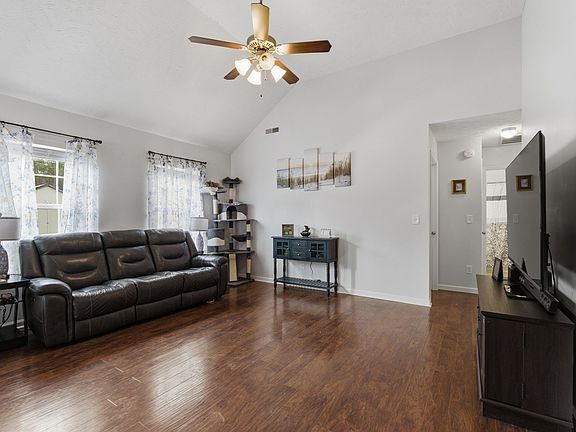 3rd image of 2045 Barretts Ridge Dr