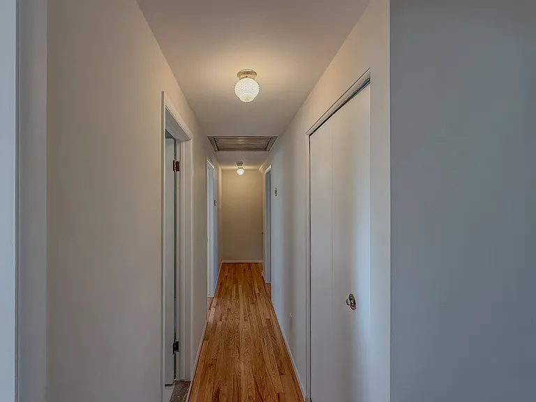 2710 Pendleton Dr — Photo 27