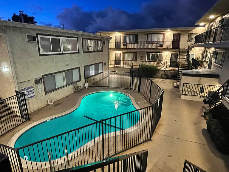8800 Cedros Ave — Photo 27