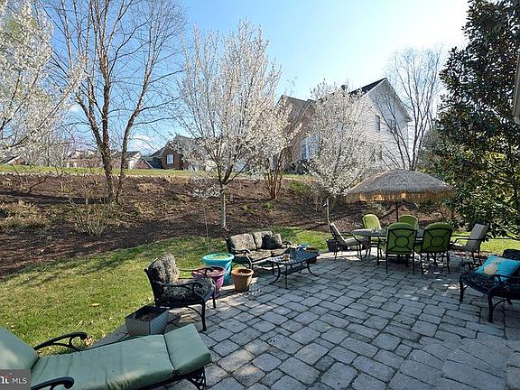 3rd image of 6737 Bunkers Ct