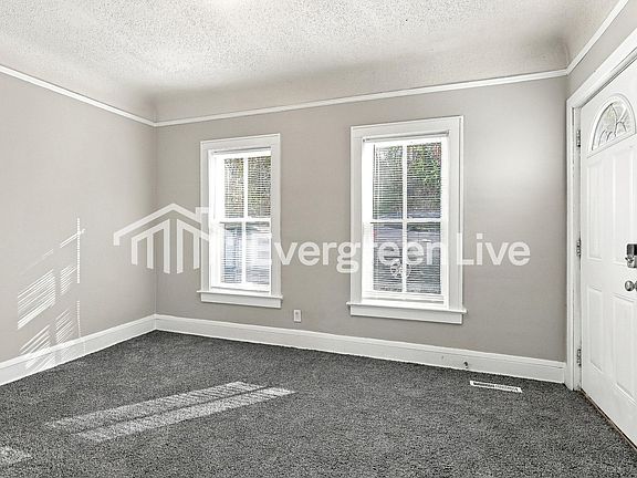 4th image of 303 Curtice St E