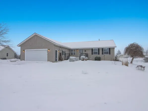 877 Snow Apple Dr, Traverse City, MI 49685