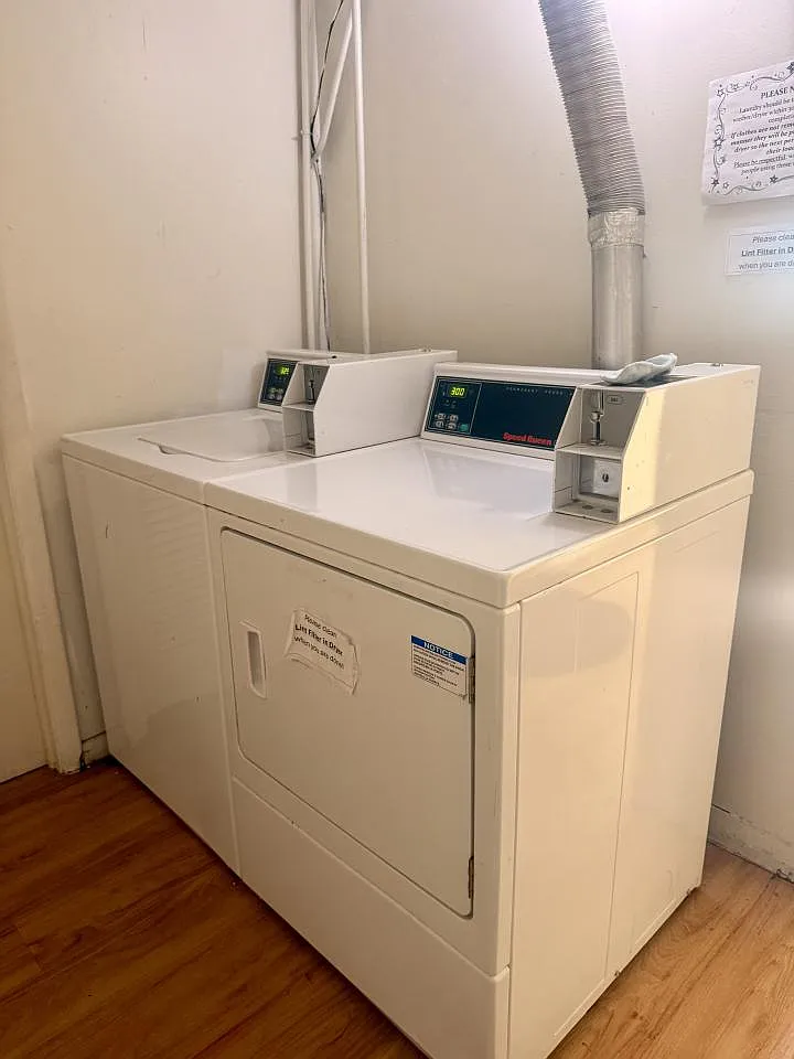 Studio, 1.0 bath, 300 sqft, $795 — Photo 4