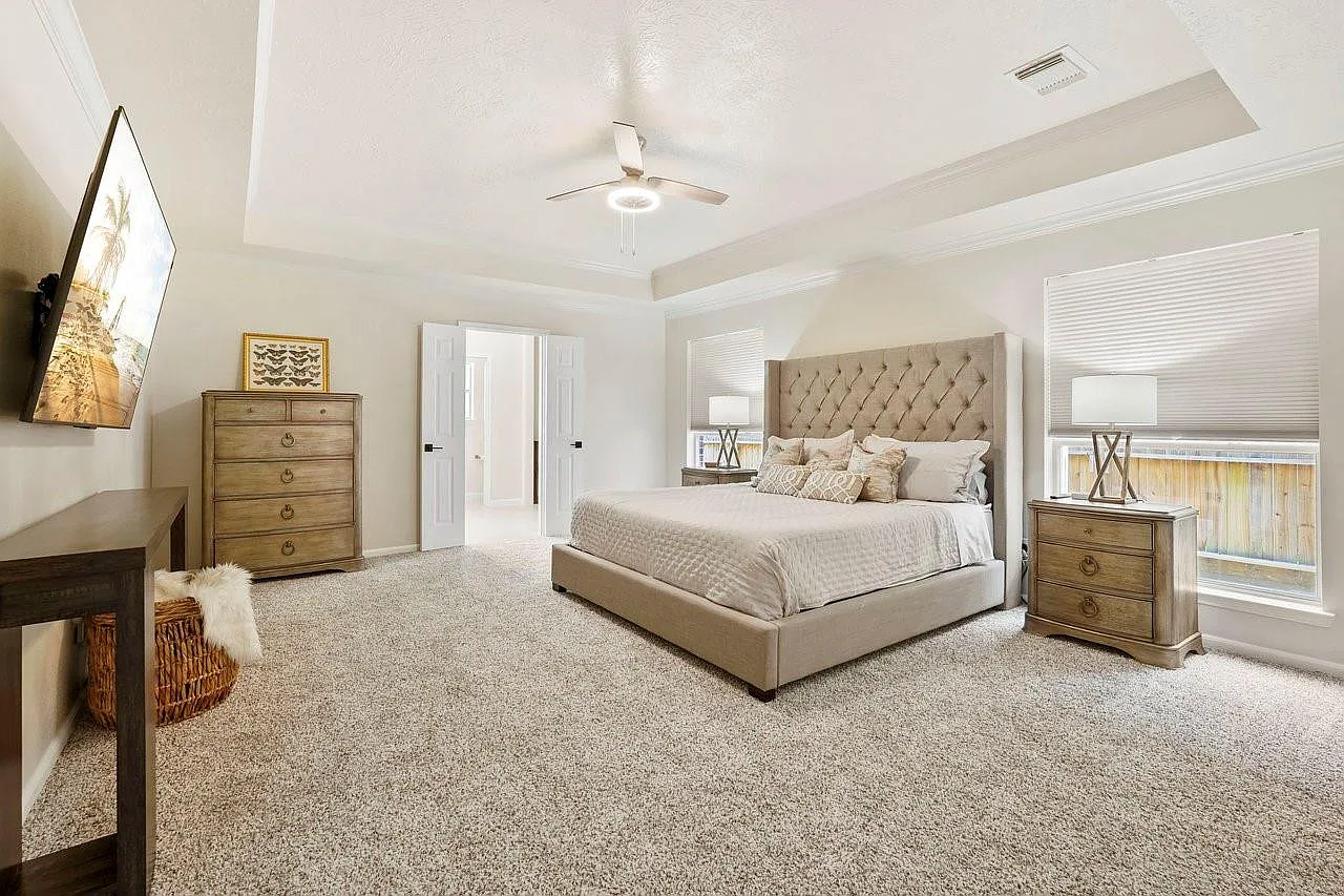 5 bed, 2.5 bath, 3684 sqft, $6,500 — Photo 4