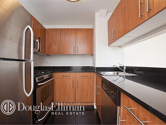3rd image of 20 West St APT 37E