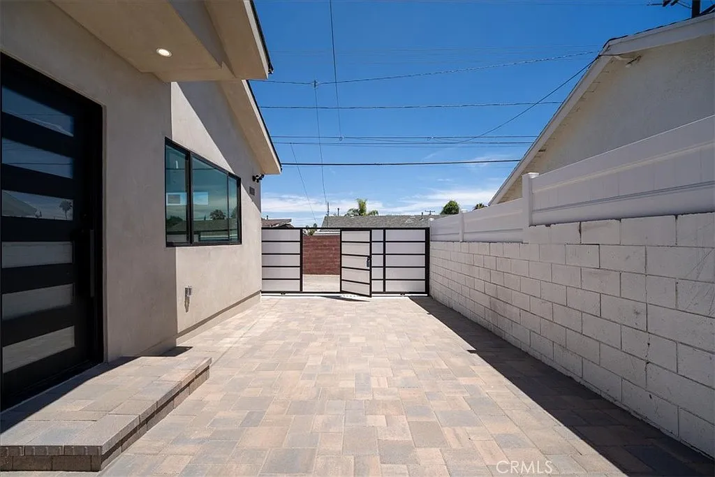 3 bed, 1250 sqft, $3,950 — Photo 4