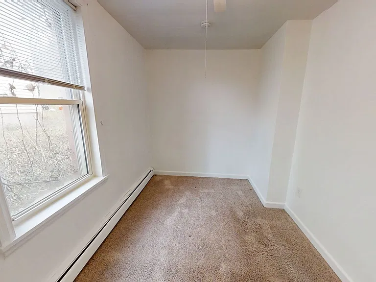 214 E 8th St — Photo 8