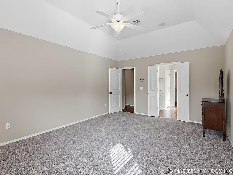 745 W Helena St #1 — Photo 11