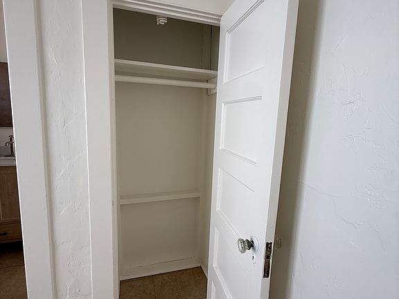 4th image of 2764 Southern Ave