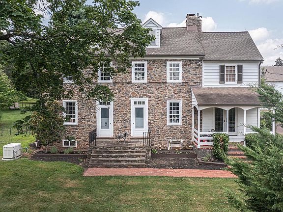 3rd image of 439 Brownsburg Rd W