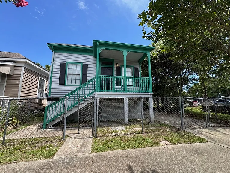 3621 Winnie St — Photo 1