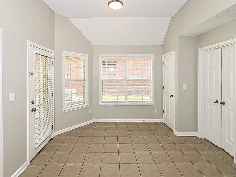 7753 Meadow Ridge Ln — Photo 6