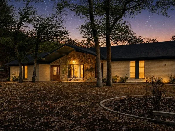 104 Trailwood Ct, Burleson, TX 76028