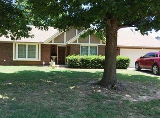 9815 S Maybelle Ave, Jenks, OK 74037