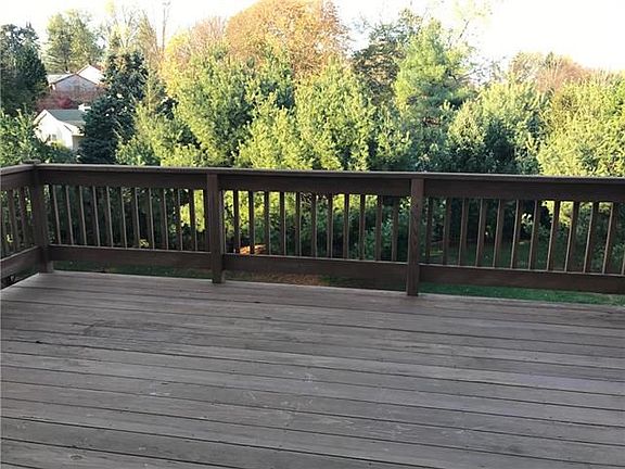 5th image of 12 Hillside Ct N