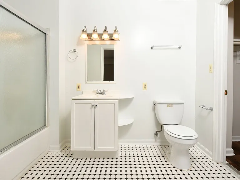 102 Chesterfield Ln #201 — Photo 9