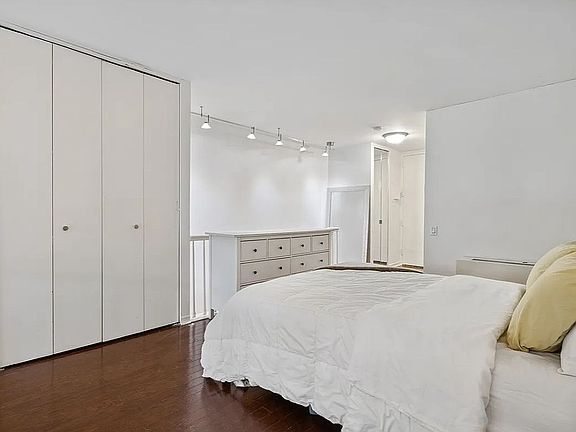 4th image of 21 S End Ave APT 207