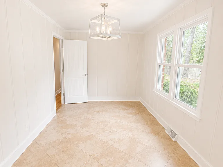 250 Castle Dr — Photo 12