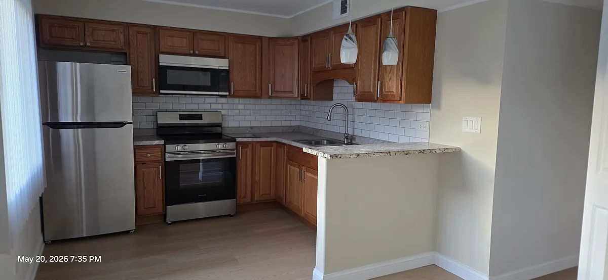 Building Photo - 10442 S Nashville Ave #3