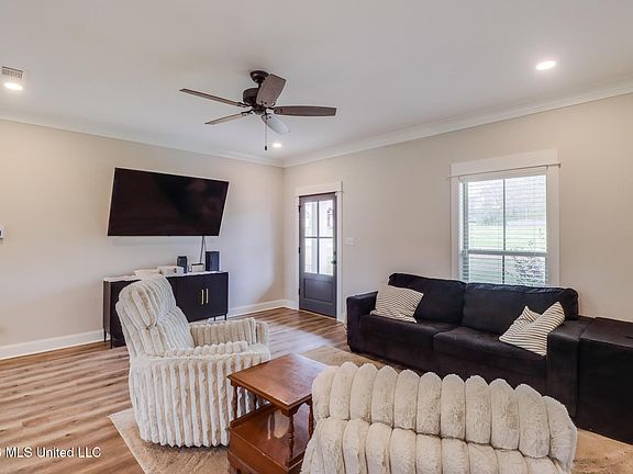 5th image of 6 Stephens Ln