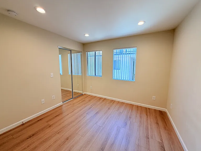 615 W Milford St — Photo 12