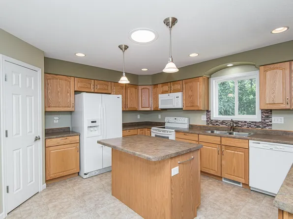 707 Southfork Pl SE, Kasson, MN 55944