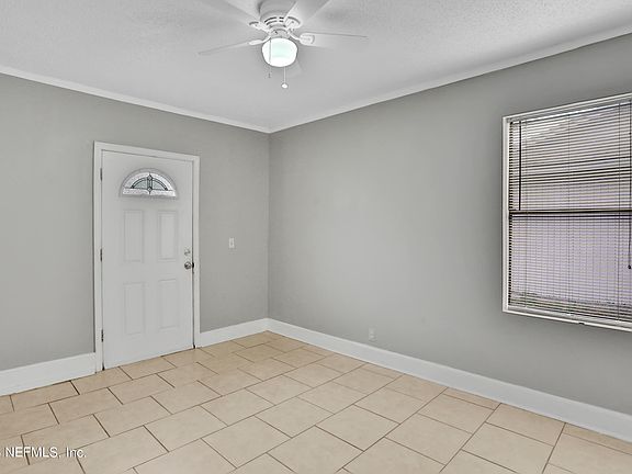 4th image of 1044 WILLOW COVE Court E