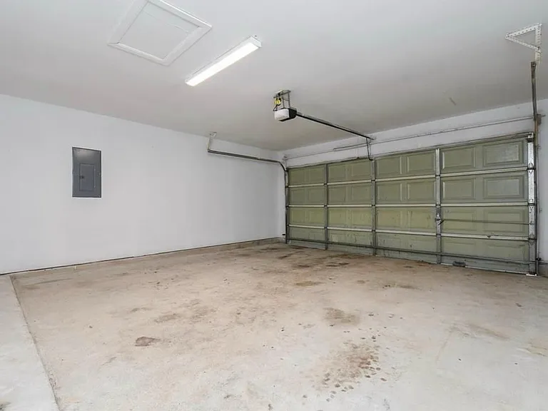 2519 Fox River Ln — Photo 28